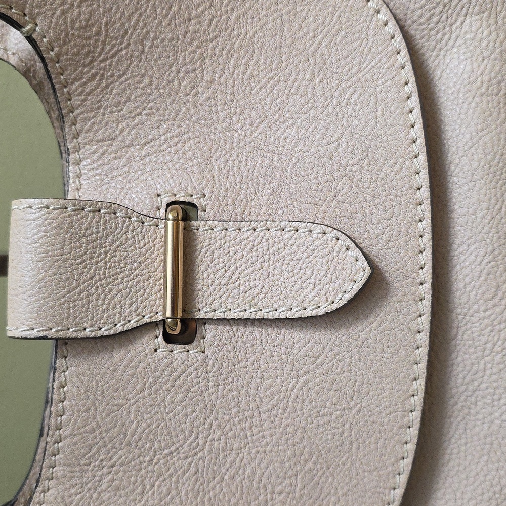 Chloe | Beige Pebblegrained Shoulder Bag - Picture 3 of 16
